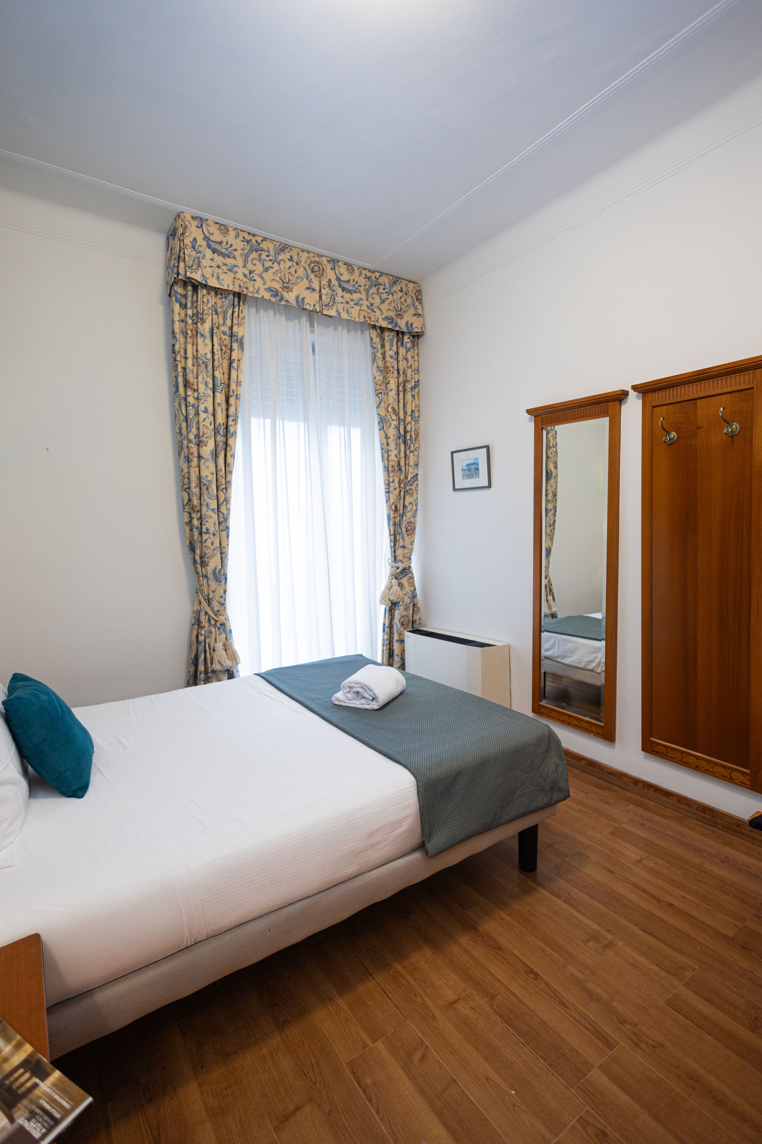 Minibar, in-room safe, desk, laptop workspace