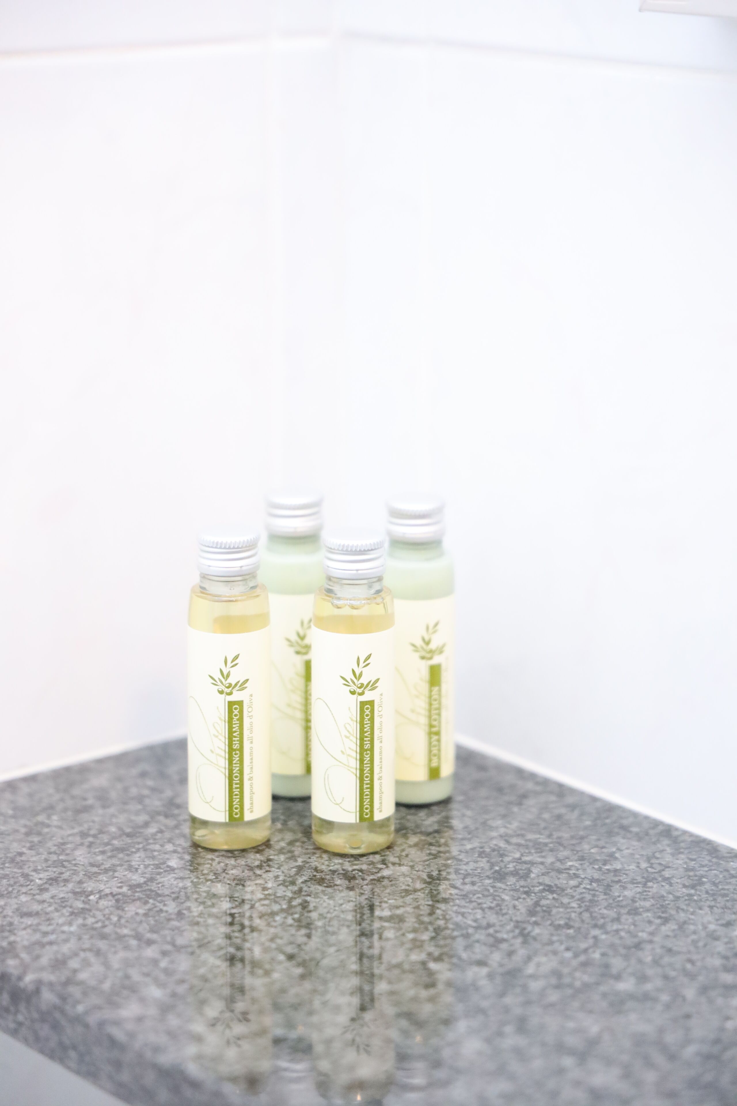 camera standard matrimoniale/doppia con letti singoli | bathroom | free toiletries, hair dryer, bathrobes, slippers