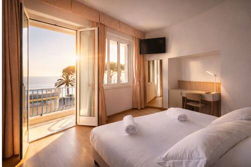 Habitació Deluxe | Minibar, caixa forta a l'habitació i escriptori