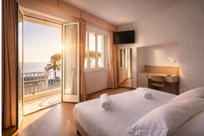 Minibar, in-room safe, desk, laptop workspace - LVG Hotel Collection - Majestic (Alassio)