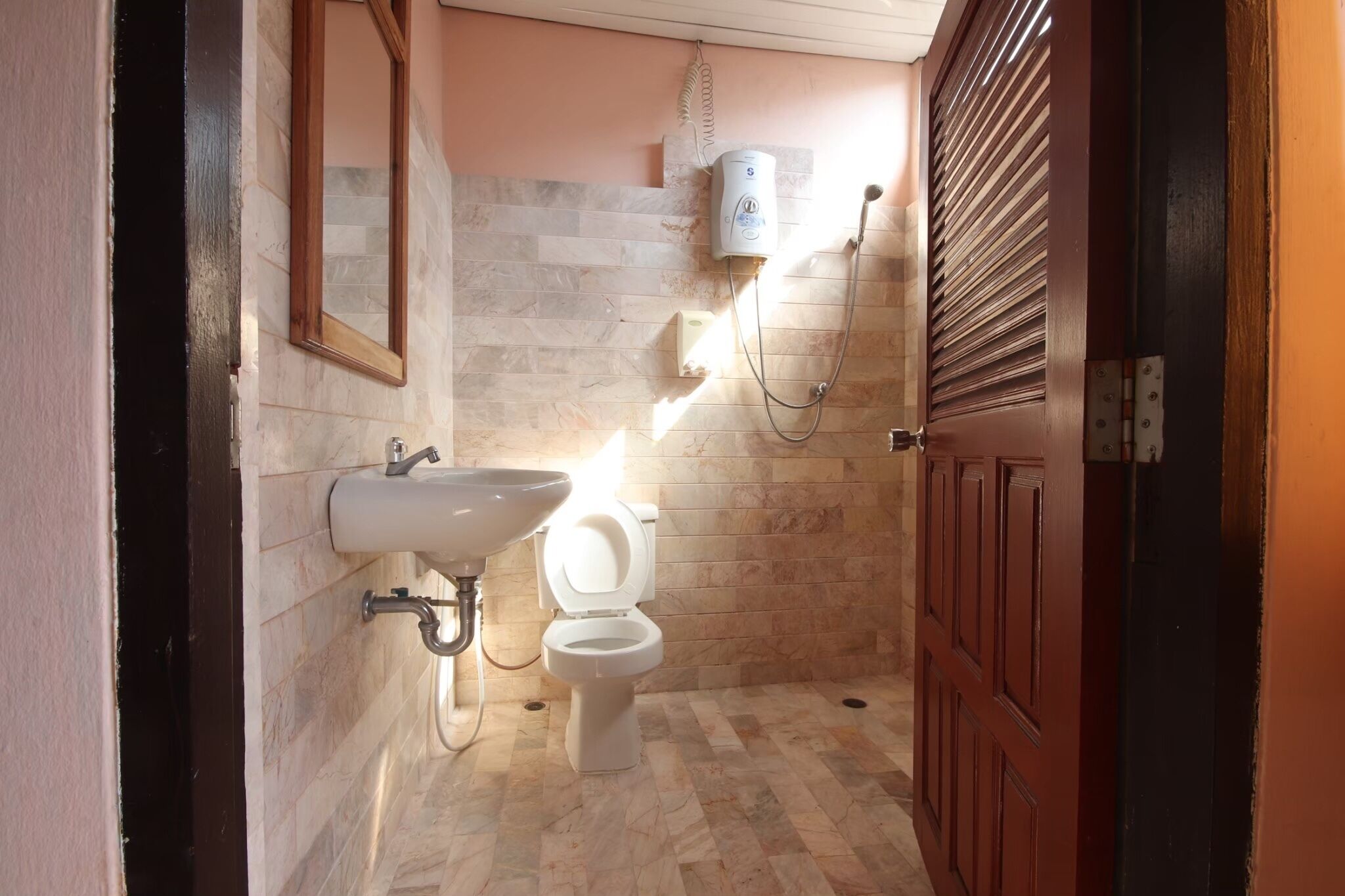 double room (with air conditioner) | bathroom | shower, free toiletries, towels