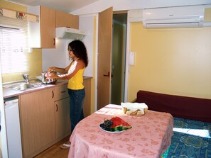 Private kitchenette - Camping Villaggio Thurium (Corigliano-Rossano)