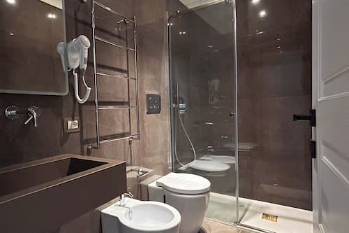 Deluxe Dependance Dome View | Bathroom