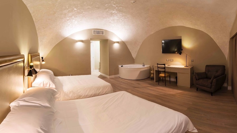 Caruso Place Boutique & Wellness Suites