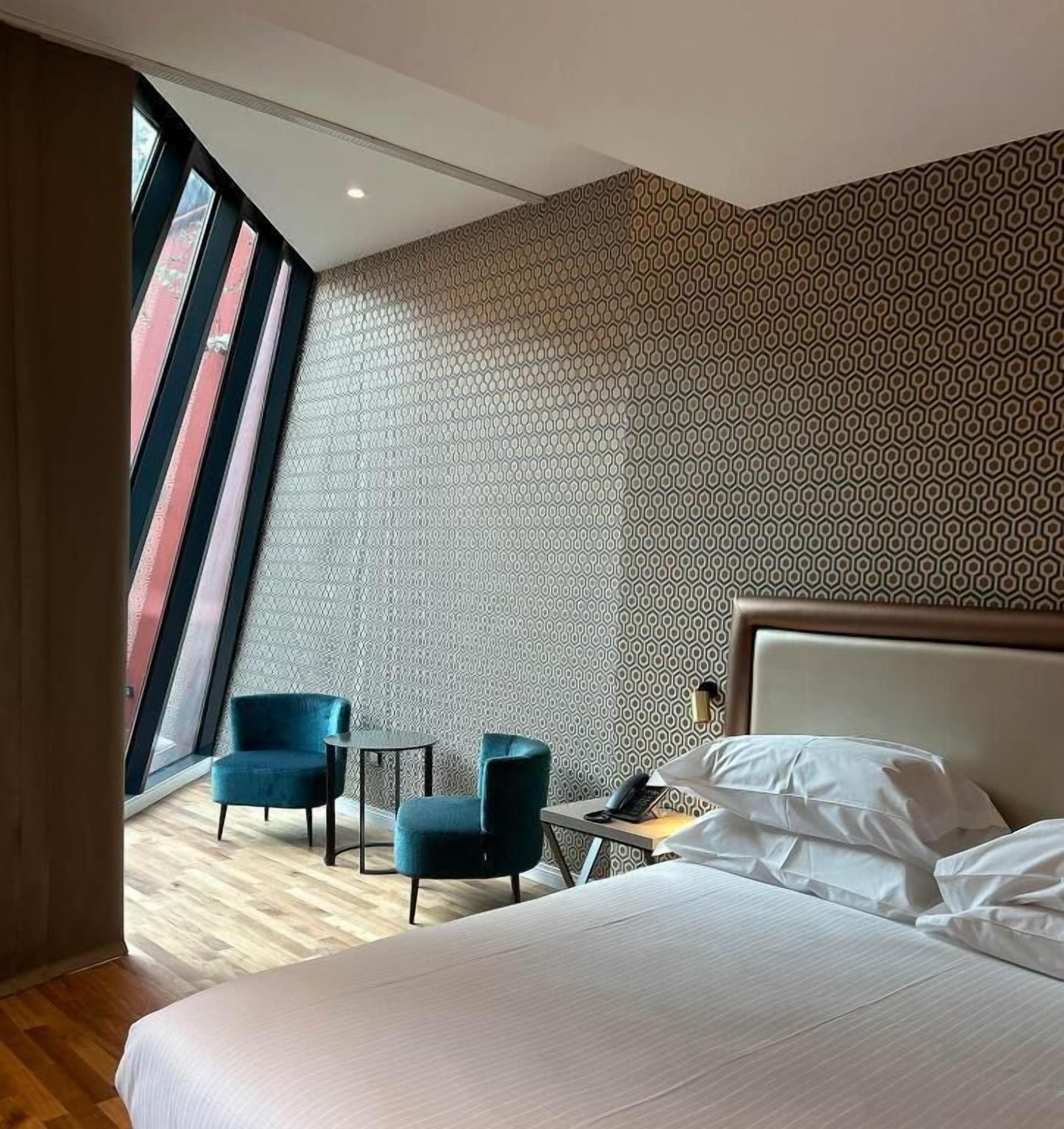 Rom – superior | Sengetøy av topp kvalitet, memory foam-senger, minibar og safe på rommet