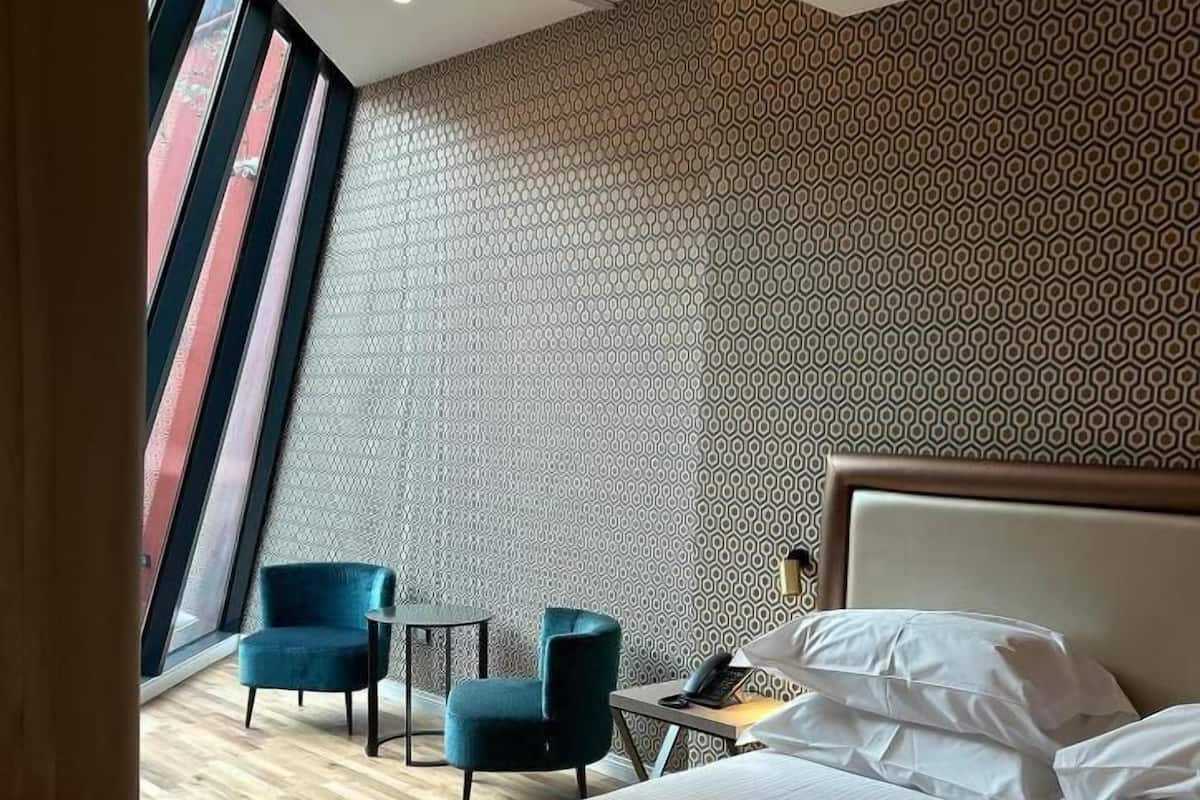 Rom – superior | Sengetøy av topp kvalitet, memory foam-senger, minibar og safe på rommet