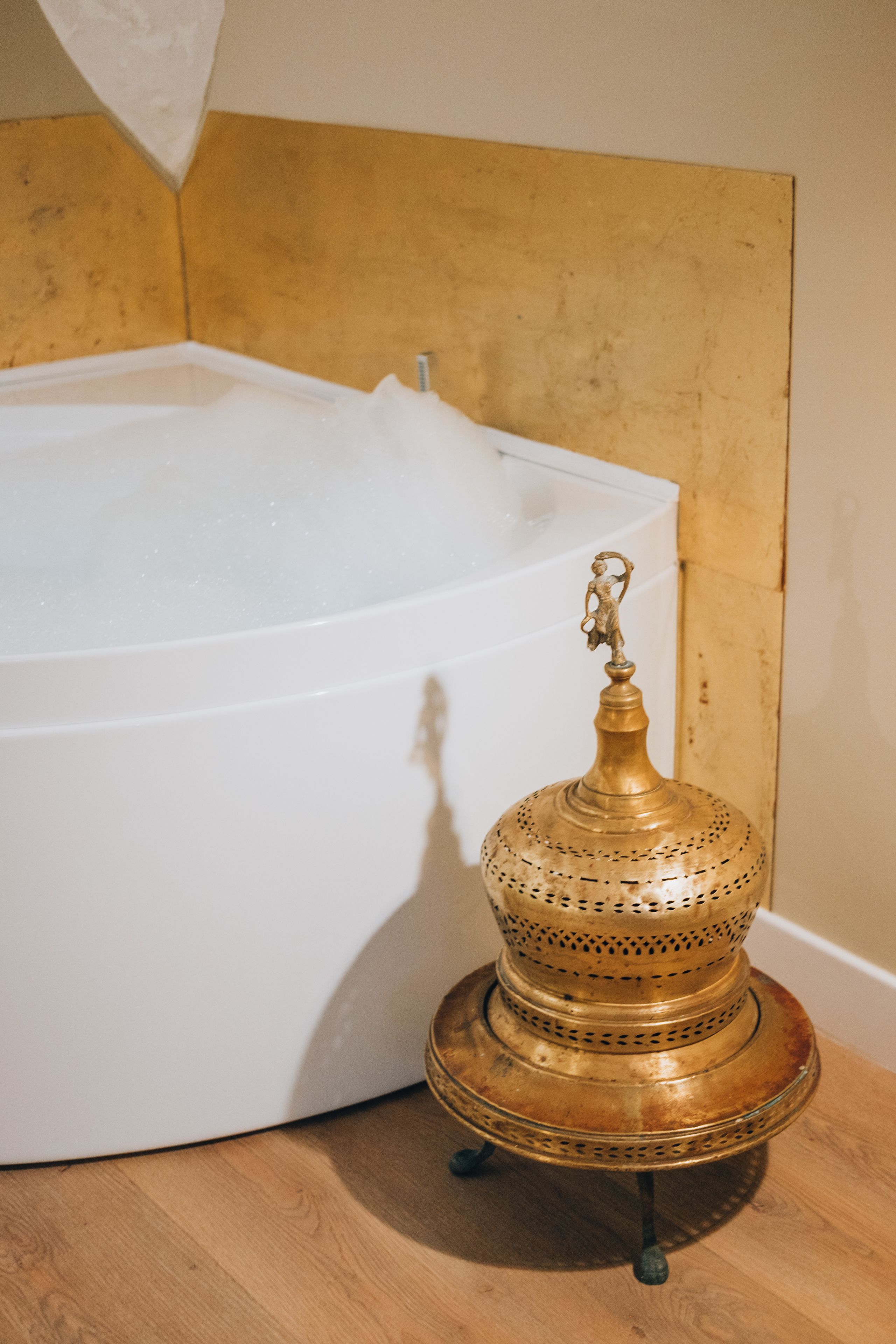 studio suite, 2 queen beds | jetted bathtub