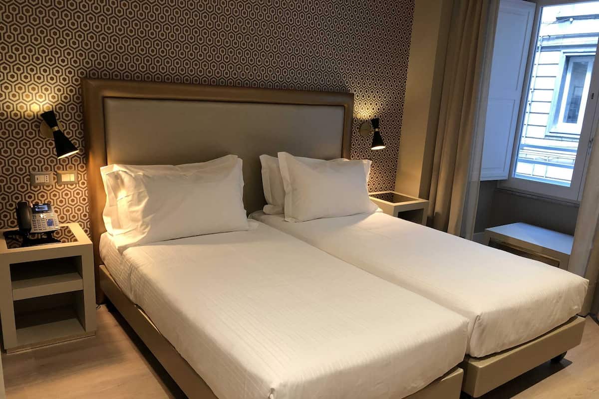 Dobbeltrom – deluxe | Sengetøy av topp kvalitet, memory foam-senger, minibar og safe på rommet