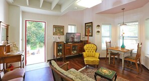 Grange Rd. | Living room | Flat-screen TV - Kismet Cottage (Pyeongchang)