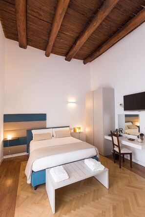 Traditional Triple Room, City View | Down comforters, memory foam beds, minibar, in-room safe