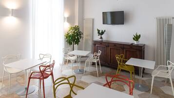 Petit déjeuner continental (5.00 EUR par personne)