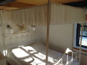 Individually decorated, individually furnished, desk, cots/infant beds - Stevns Klint Bed & Breakfast (Store Heddinge)