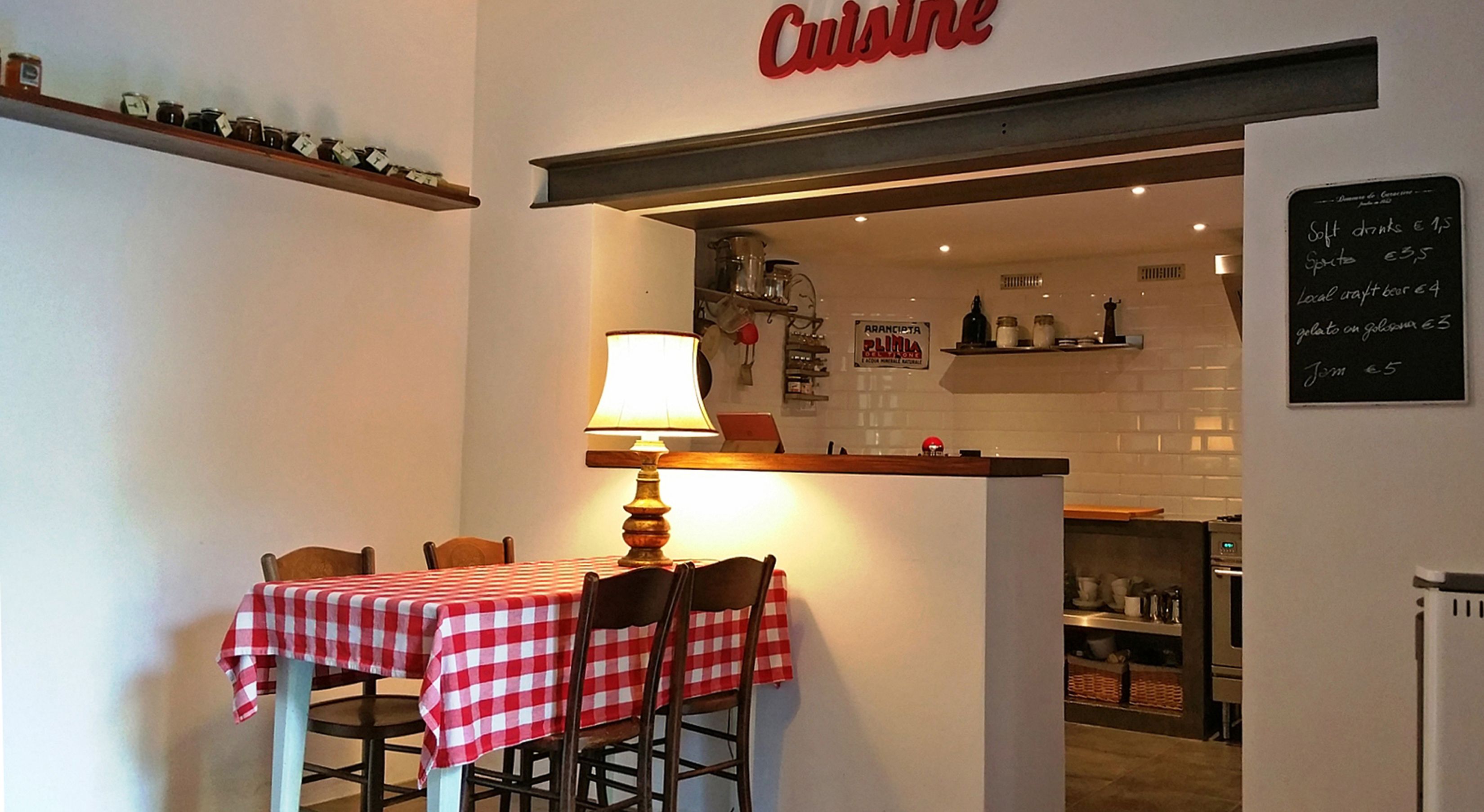 Tägliches inbegriffenes kontinentales Frühstück