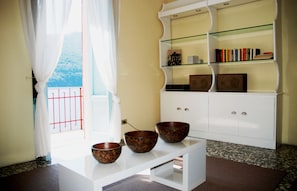 Family Apartment, Shared Bathroom (External Shared Shower) | Room amenity - Villa Albonico (Carate Urio)