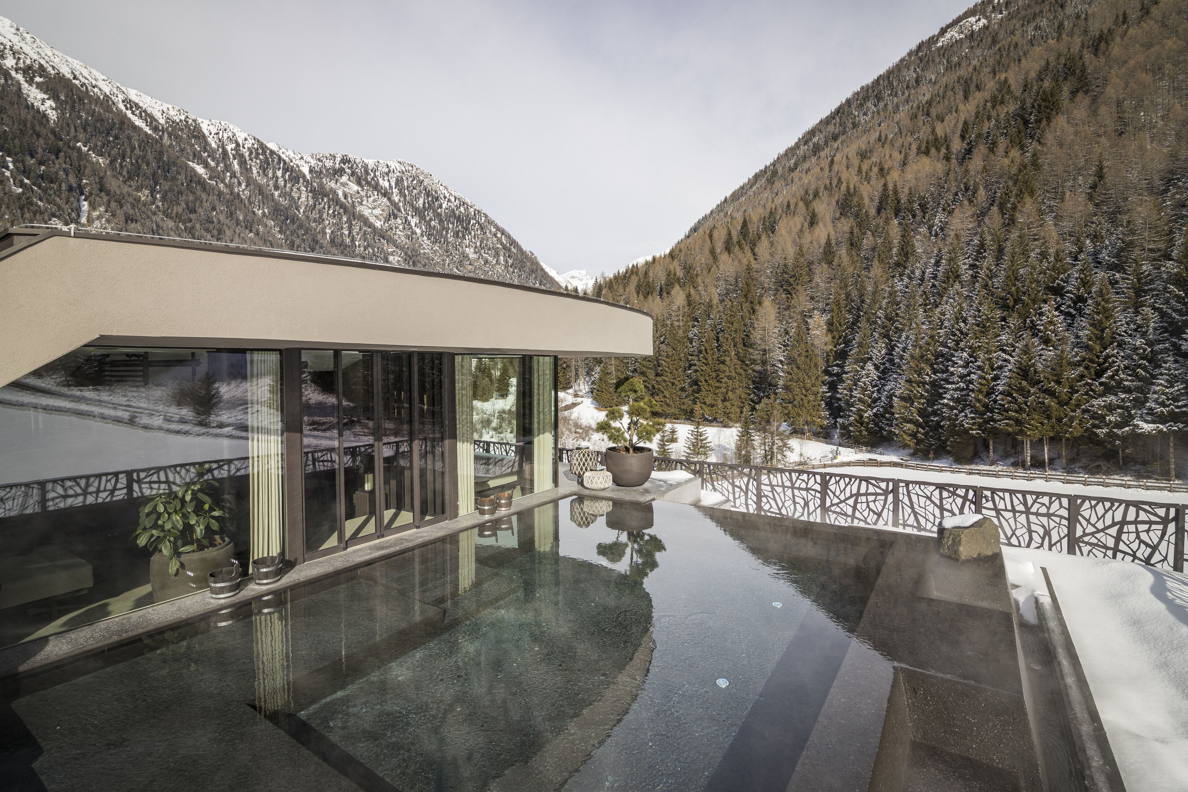 Innenpool, Außenpool, Liegestühle