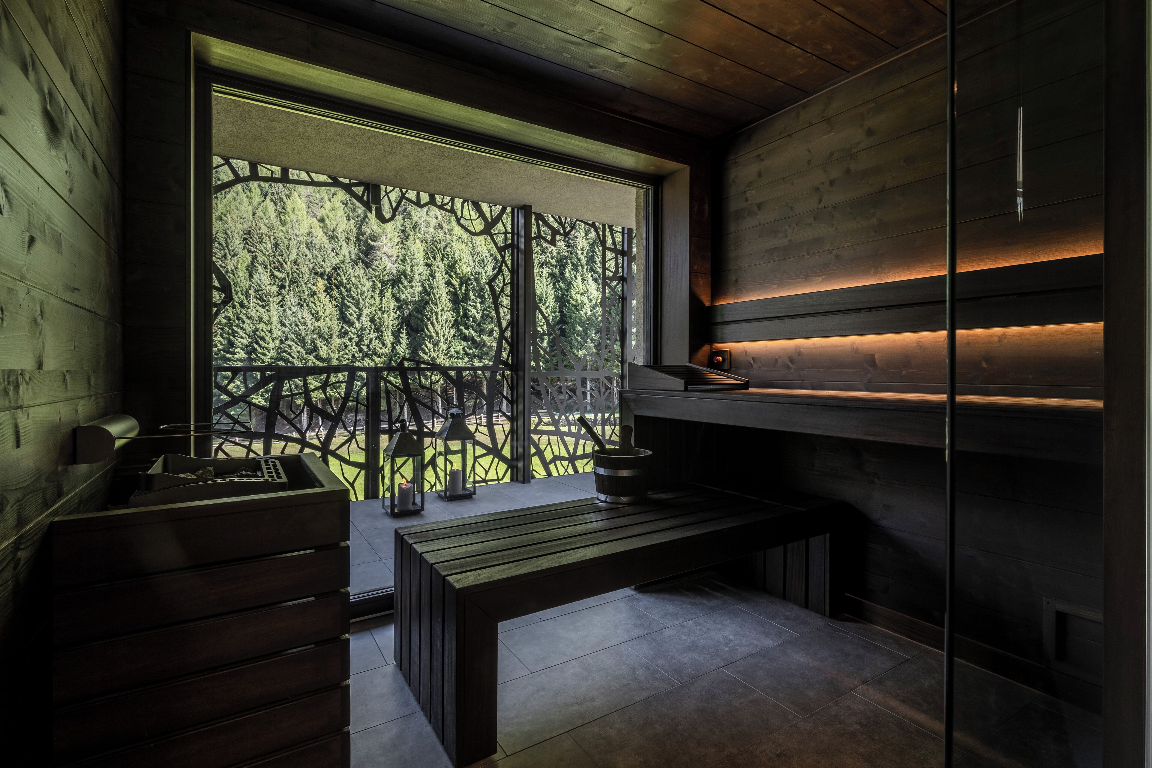 SOULFUL SUITE DEEP RECREATION | Bathroom | Shower, free toiletries, hair dryer, bathrobes