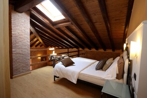 ห้องซูพีเรียสวีท, 2 ห้องนอน | โต๊ะทำงาน, เปล/เตียงเด็กอ่อน, เตียงเสริม/เปล