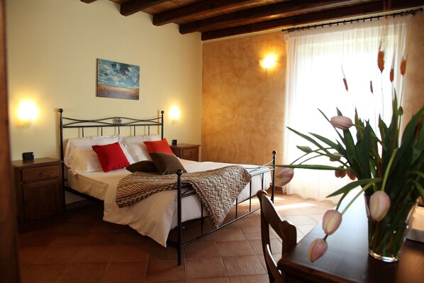 ห้องคลาสสิกดับเบิล, เตียงควีนไซส์ 1 เตียง | โต๊ะทำงาน, เปล/เตียงเด็กอ่อน, เตียงเสริม/เปล