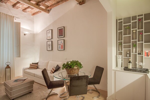 Apartment, 1 Schlafzimmer | Wohnbereich | Fernseher