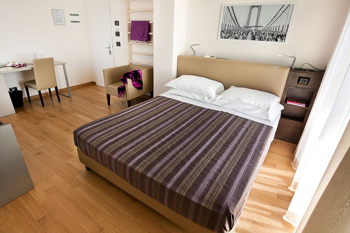 minibar, in-room safe, desk, blackout curtains