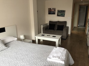 In-room safe, free WiFi, bed sheets - Hostal Andres (Valencia)