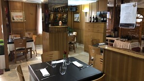 Daily continental breakfast for a fee - Hostal Andres (Valencia)