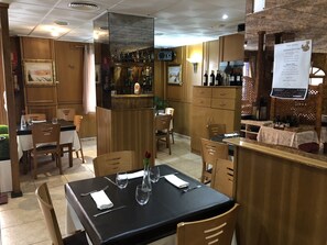 Daily continental breakfast (EUR 5.00 per person)