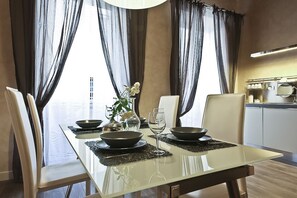 Apartment, 1 Bedroom | In-room dining - Giglio Santa Trinita (Florence)