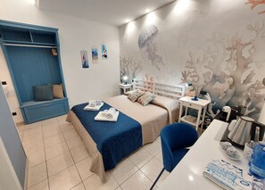 双人房 | 羽绒被、特色装修、特色家居、办公桌