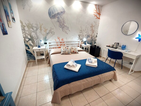 Habitación doble | Edredones de plumas, decoración individual, mobiliario individual