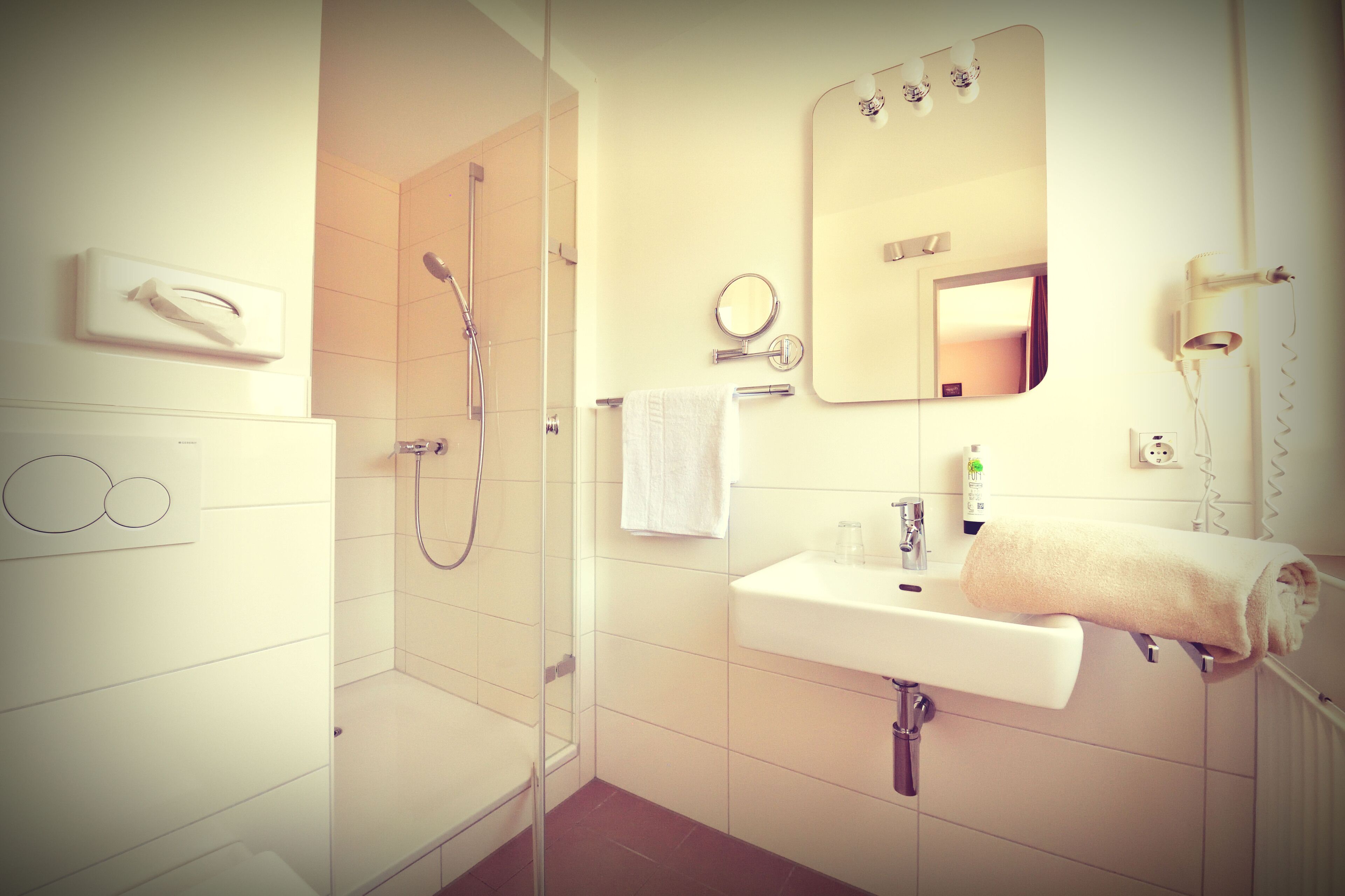 shower, free toiletries, hair dryer, towels