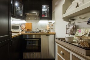 Departamento, 2 habitaciones | Cocina privada | Refrigerador con congelador, horno, parrilla de estufa y lavavajillas 