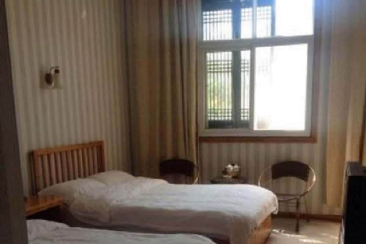 Comfort Twin Room (Mainland Chinese Citizen Only) | Desk, blackout curtains, free WiFi