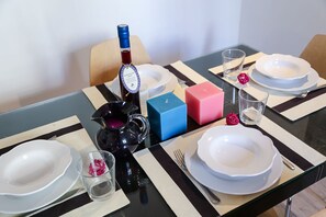 Apartment, 1 Bedroom | In-room dining