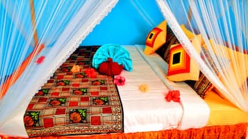 Deluxe tweepersoonskamer, 1 kingsize bed, privébadkamer, uitzicht op tuin | Luxe beddengoed, een kluis op de kamer, gratis wifi, rolstoeltoegang