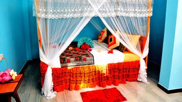 Premium bedding, in-room safe, free WiFi, wheelchair access