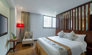 Elegant Landscape Room | Minibar, in-room safe, desk, blackout curtains - Sanya Serenity Coast Marina Hotel (Sanya)