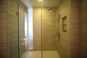 Shower, free toiletries, hair dryer, bathrobes - Sanya Serenity Coast Marina Hotel (Sanya)