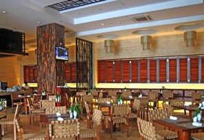 2 restauranter; serverer morgenmad