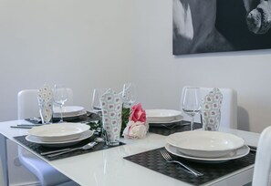 Apartment, 1 Bedroom | In-room dining