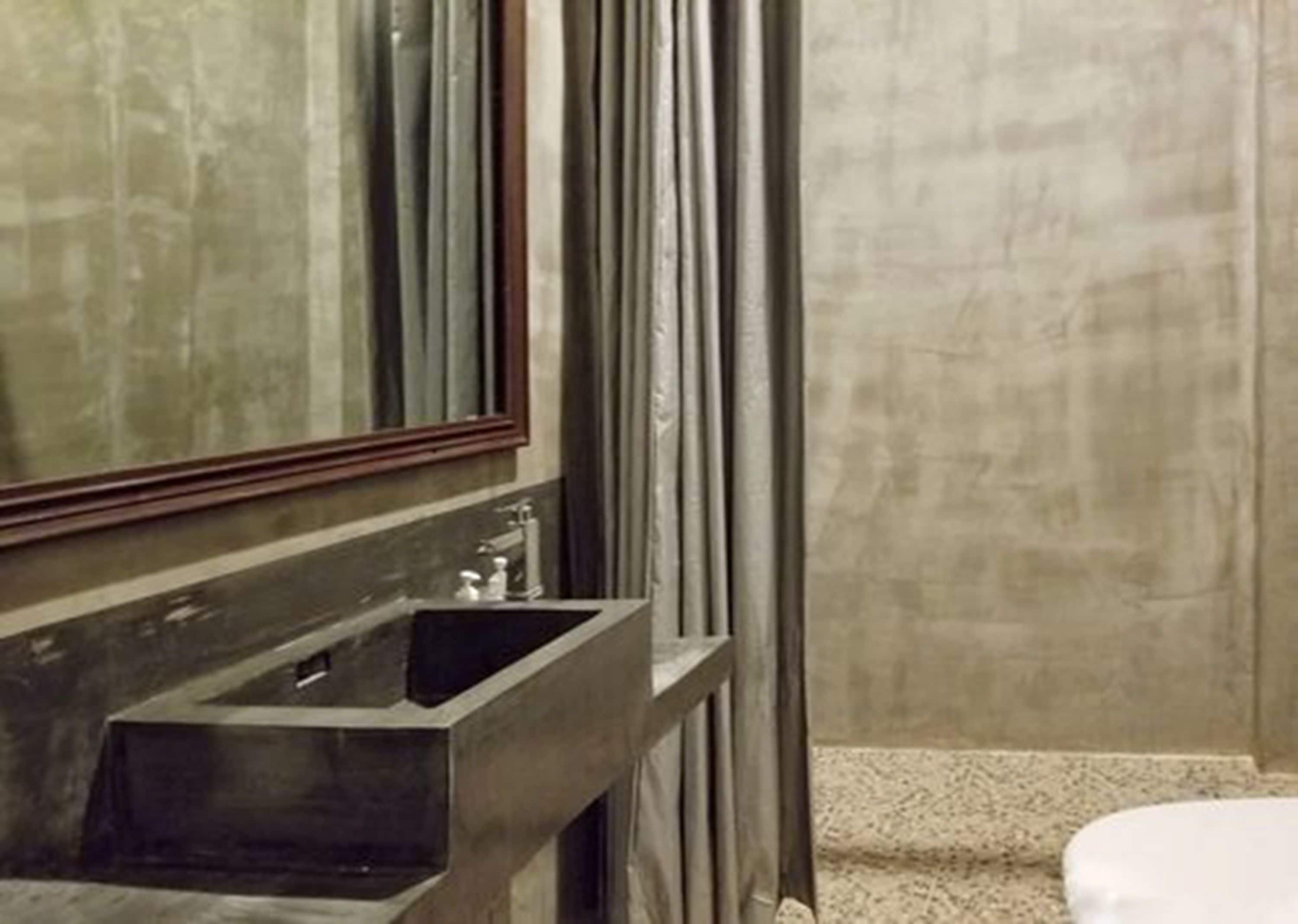 shower, free toiletries, slippers, towels