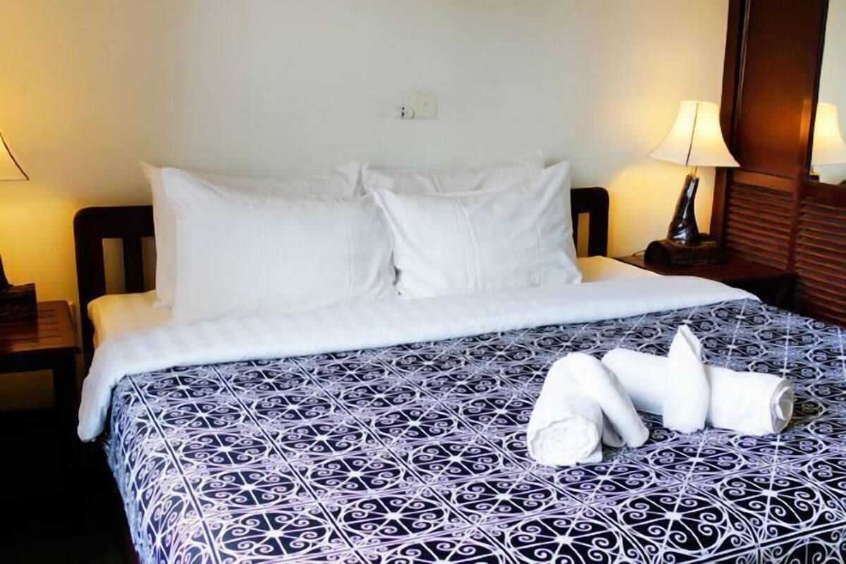 Minibar, desk, free WiFi, bed sheets