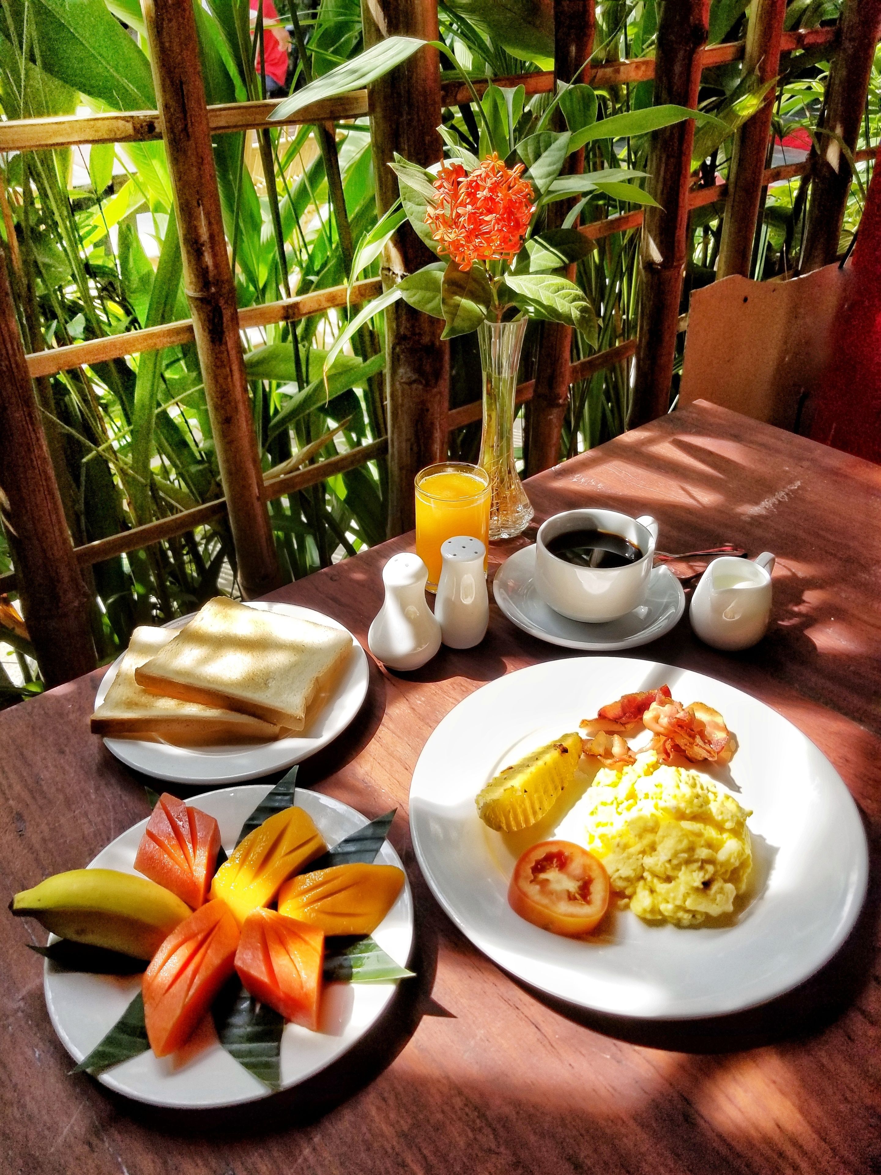 breakfast, lunch and dinner served