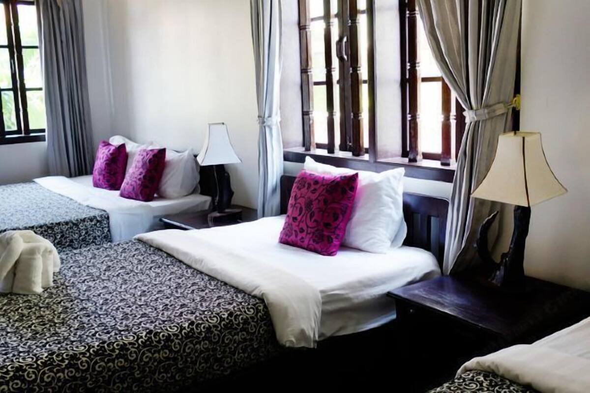 Minibar, desk, free WiFi, bed sheets