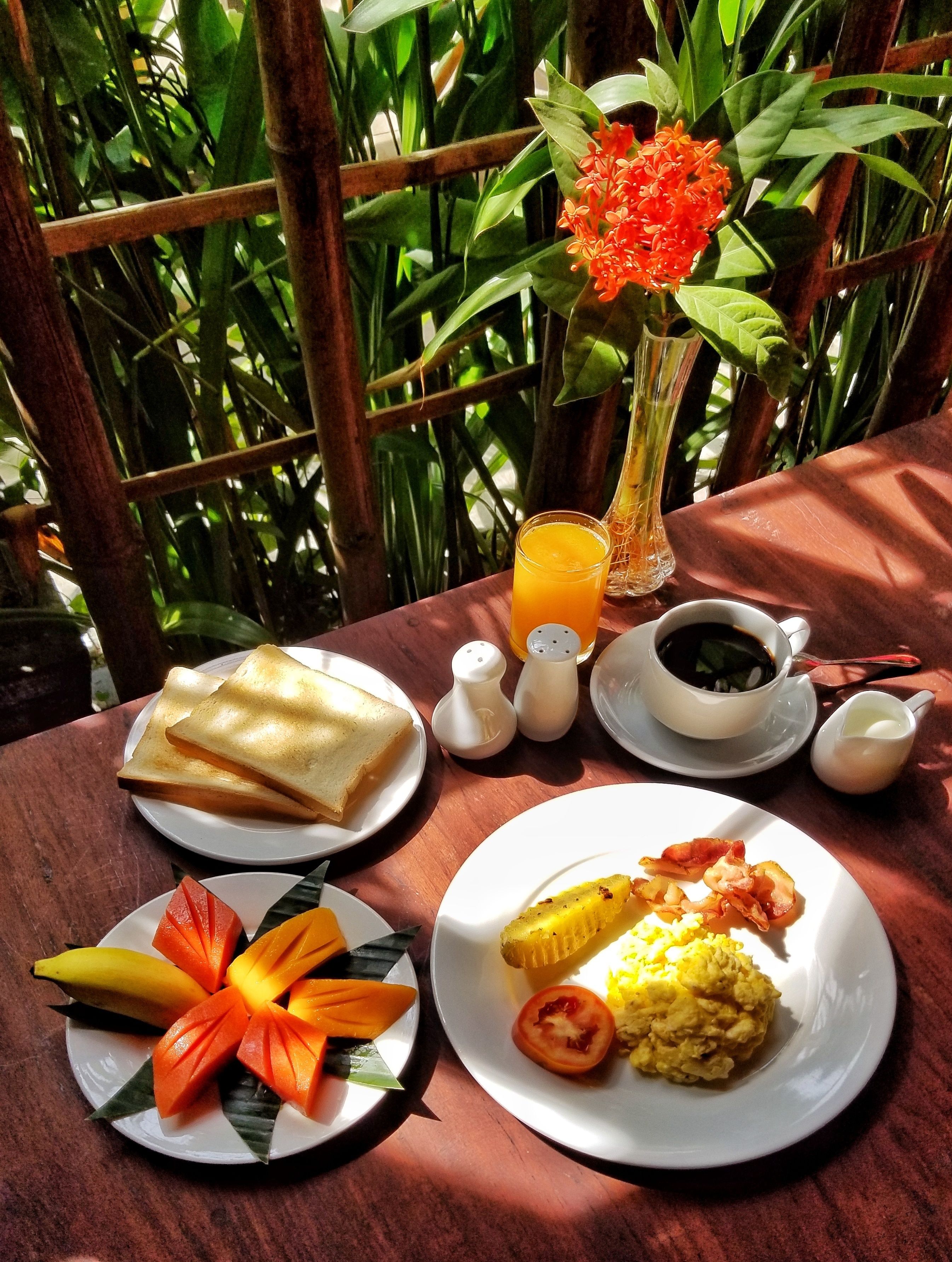 breakfast, lunch and dinner served