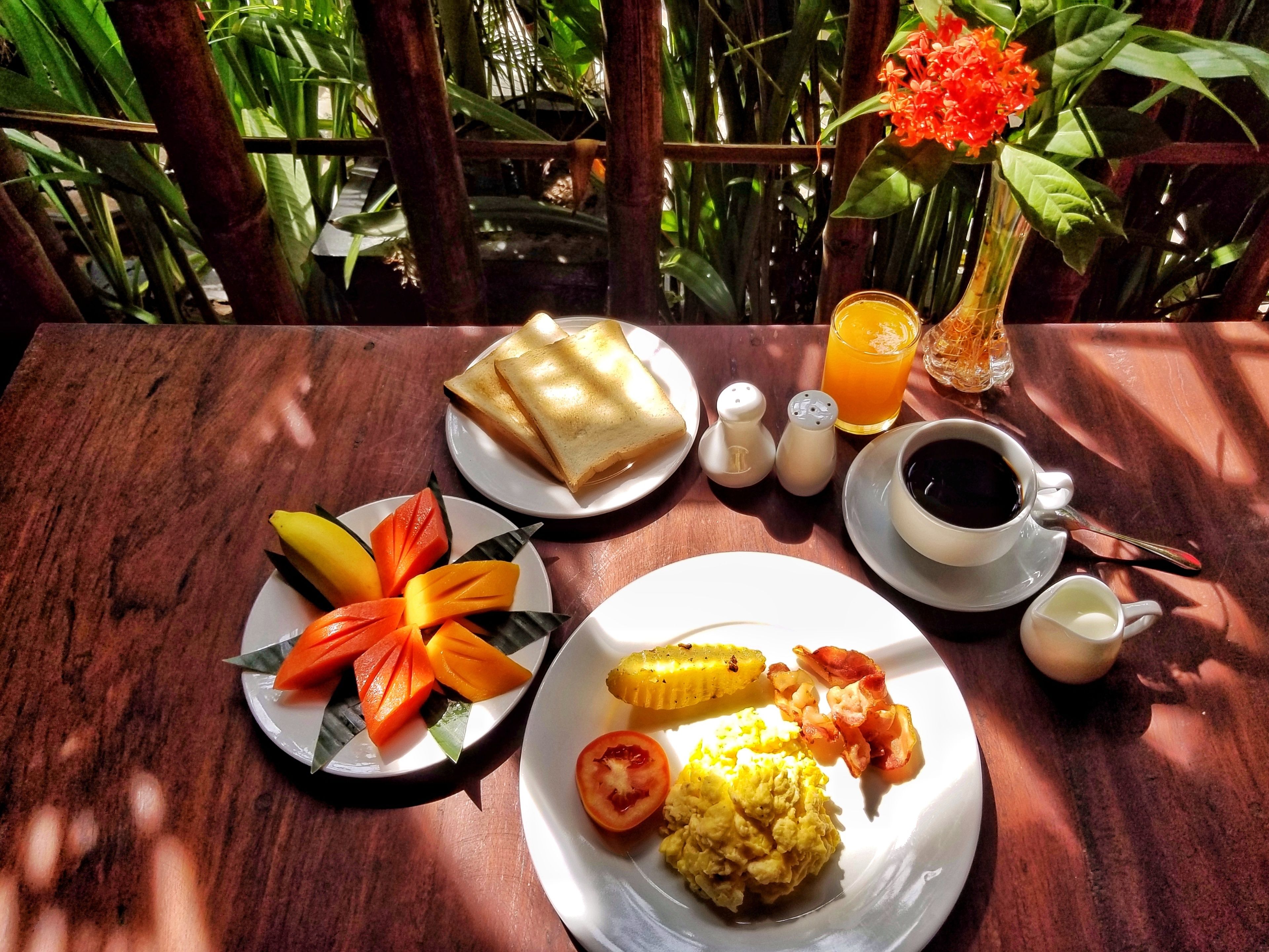 breakfast, lunch and dinner served