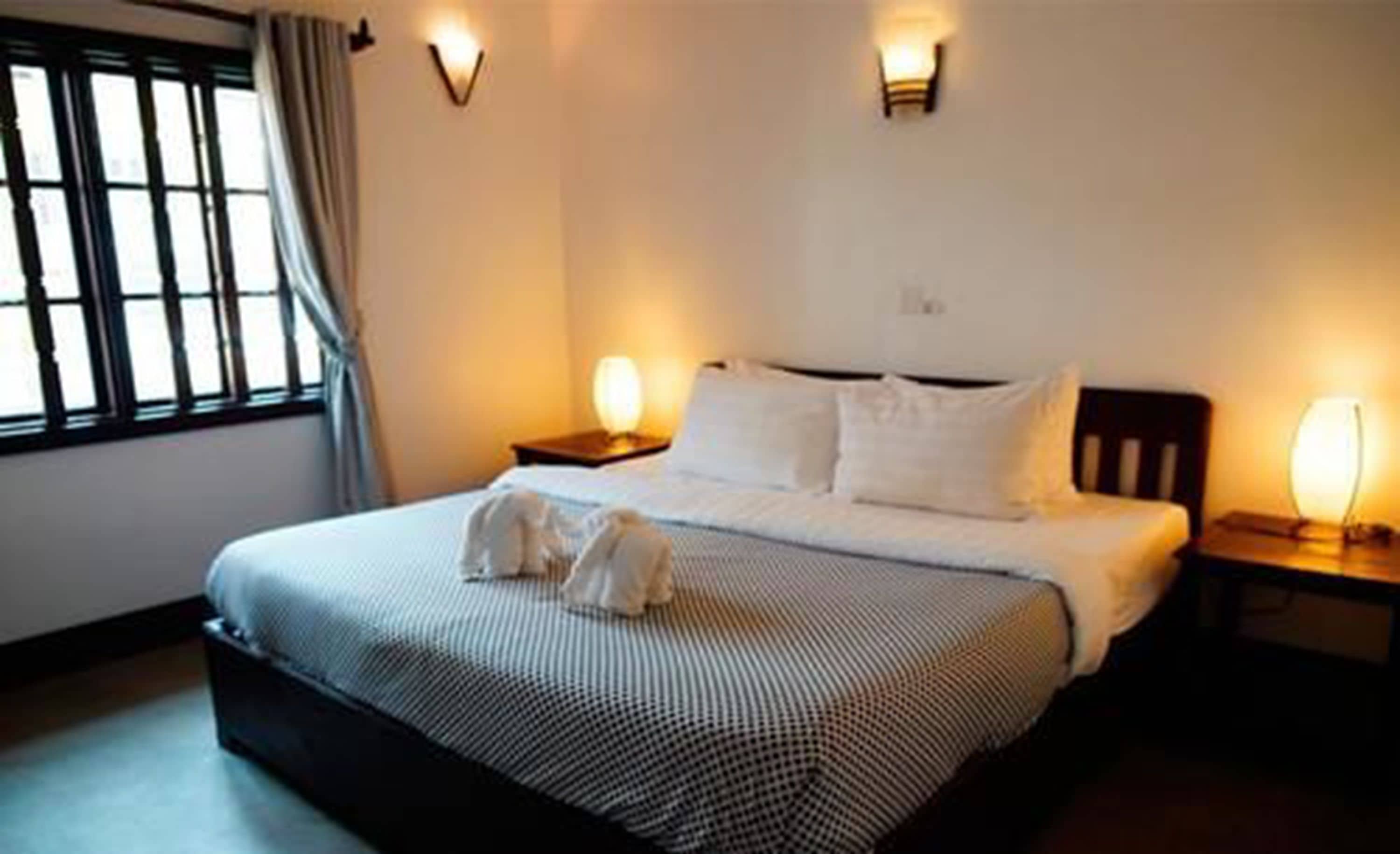 deluxe double room, city view | minibar, desk, free wifi, bed sheets