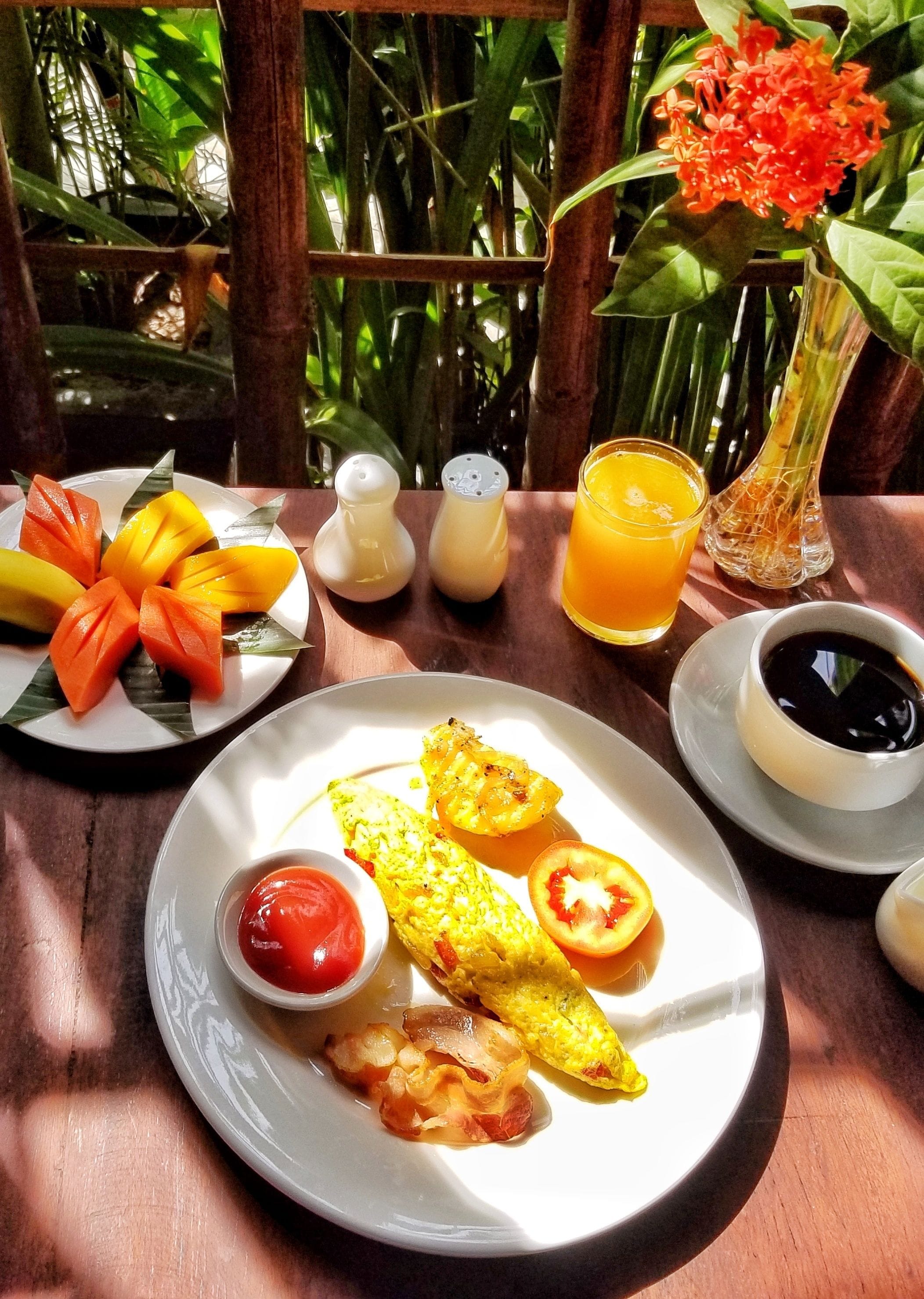 breakfast, lunch and dinner served