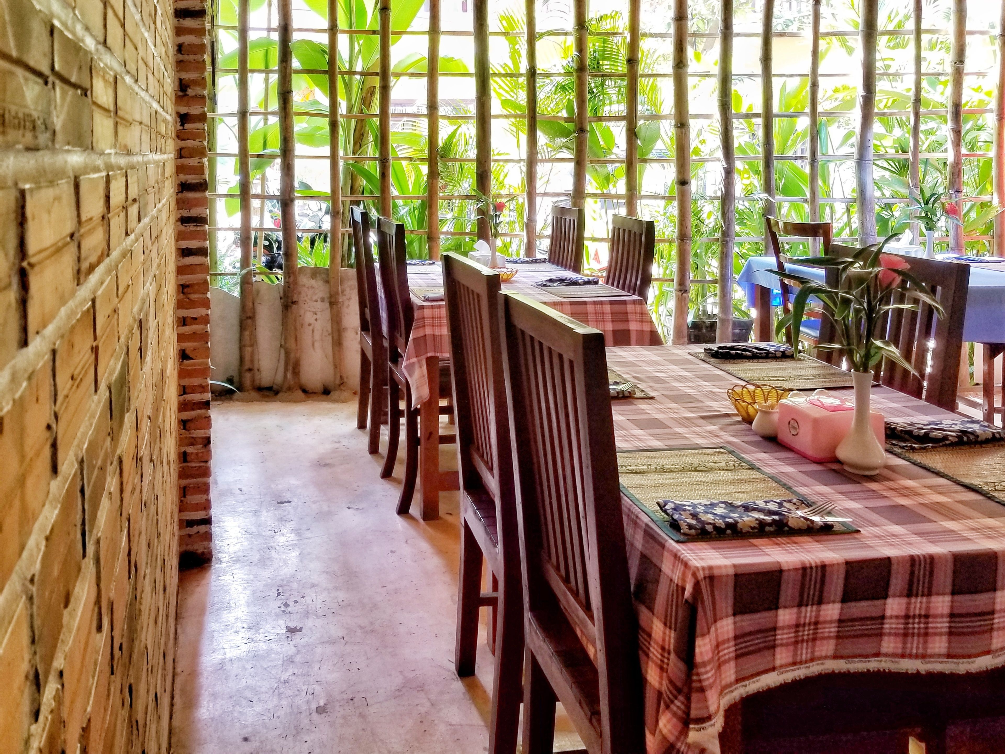 breakfast, lunch and dinner served