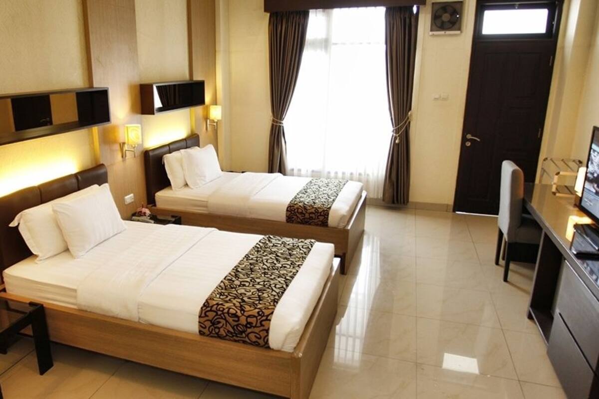 Deluxe Room | In-room safe, desk, rollaway beds, free WiFi